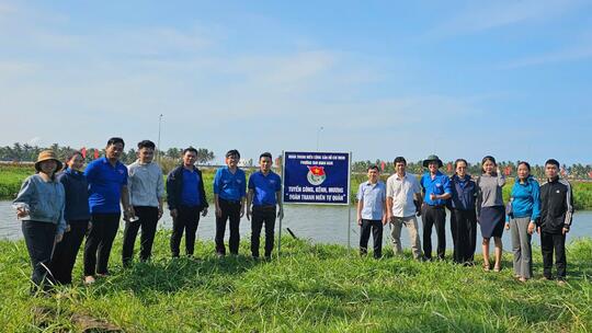 <a href="/tin-tuc/dat-nuoc-con-nguoi" title="Đất nước - Con người" rel="dofollow">Đất nước - Con người</a>